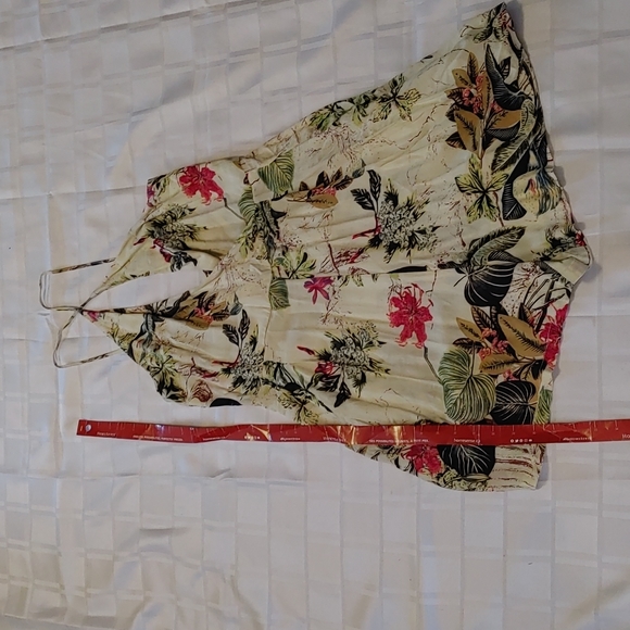 Floral Tropical Print Romper Sized Large - Picture 9 of 9